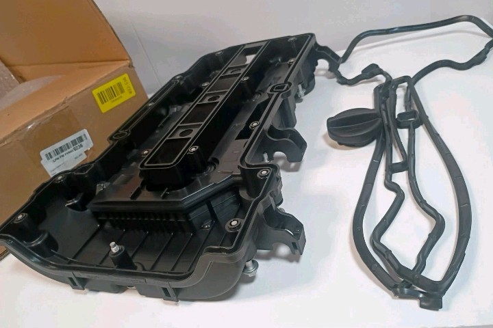 Vista 3 de Tapa de Punterias Válvulas Chevy Cruze Sonic Trax 1.4L Turbo Con Empaque y Tornillos (55573746)